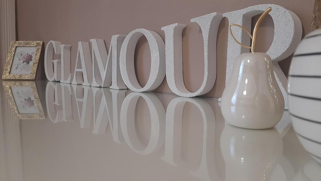 Glamour Apartman Gyula Eksteriør bilde