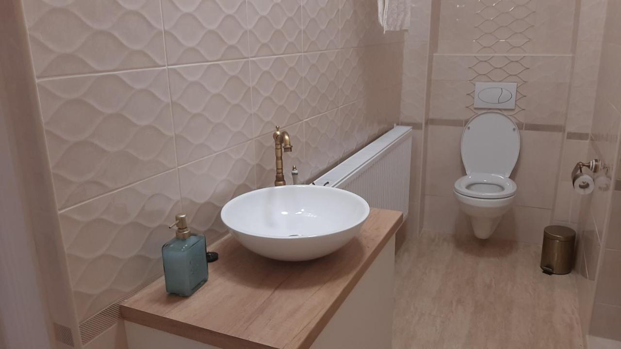 Glamour Apartman Gyula Eksteriør bilde